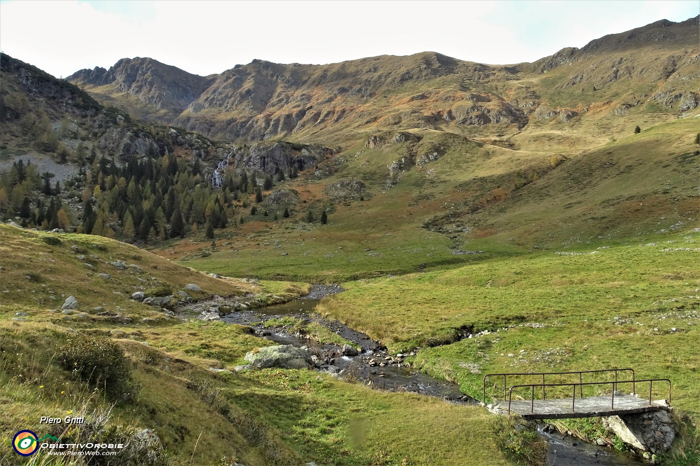 92 Conca del Lago di Valmora verso il Piano dell'acquanera.JPG